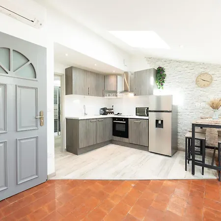 Le Charme Sous Les Toits Classe 3 Etoiles Apartment Riez