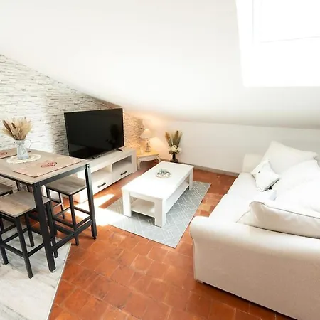 Le Charme Sous Les Toits Classe 3 Etoiles Apartment Riez