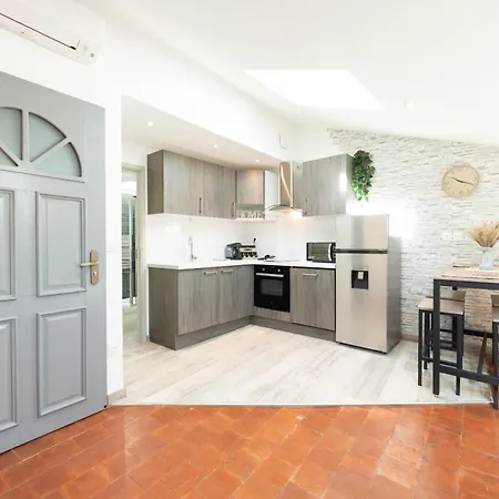 Apartment Le Charme Sous Les Toits Classe 3 Etoiles *