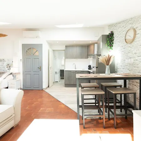 Apartment Le Charme Sous Les Toits Classe 3 Etoiles