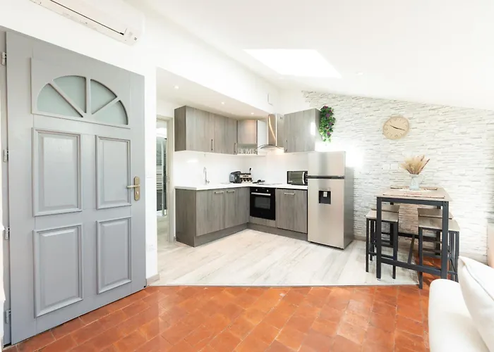 Apartment Le Charme Sous Les Toits Classe 3 Etoiles *