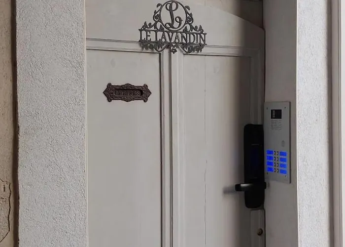 Le Charme Sous Les Toits Classe 3 Etoiles Apartment Riez